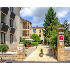 3 jours avec accès à l'espace bien-être et demi-bouteille de champagne en hôtel 4* à Sarlat - Coffret Cadeau Séjour