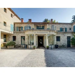 3 jours en famille dans un hôtel 4* près d'Avignon - Coffret Cadeau Séjour