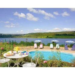 2 jours en famille en hôtel 3* avec vue sur le lac à la frontière suisse - Coffret Cadeau Séjour