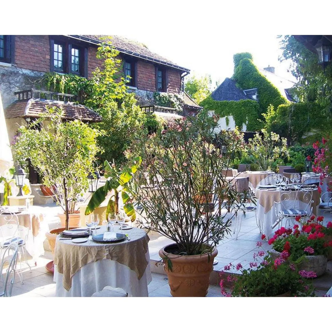 Adresses primées : repas 4 plats et vins à l'Auberge du Bon Laboureur à Chenonceaux - Coffret Cadeau Gastronomie