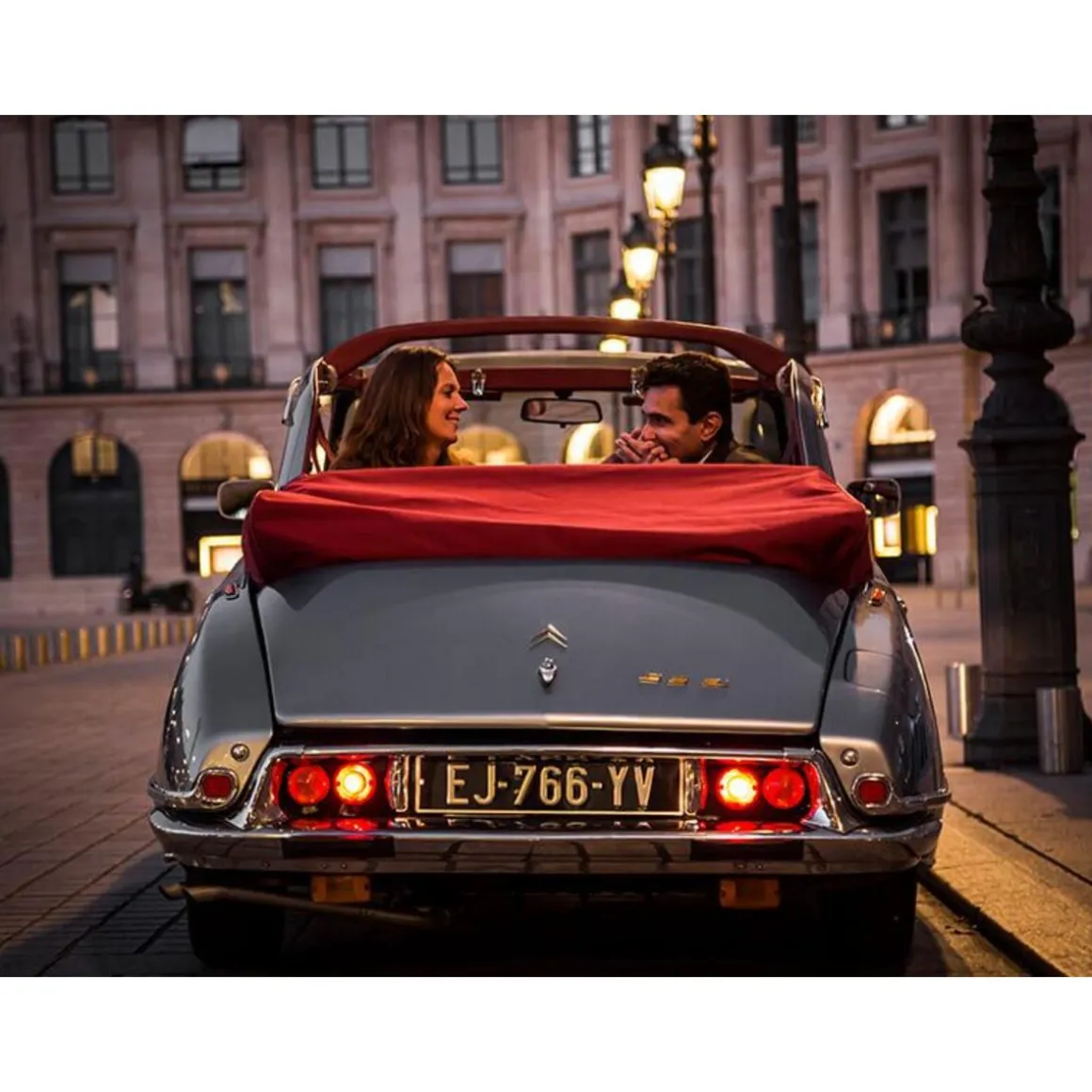 Bordeaux de nuit en DS présidentielle avec chauffeur privé (2h) - Coffret Cadeau Multi-thèmes