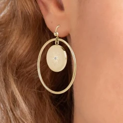 Boucles d'oreilles par SC Bohème ornées d'un véritable diamant blanc