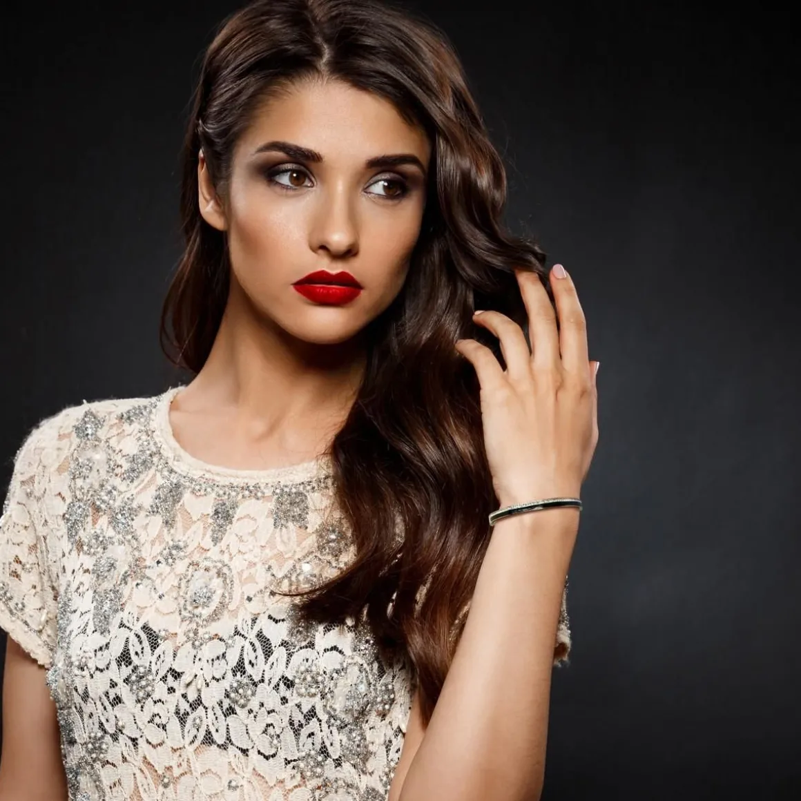 Bracelet en Résine colorée ayant un aspect proche de l'Email orné de Cristaux scintillants par SC Bohème