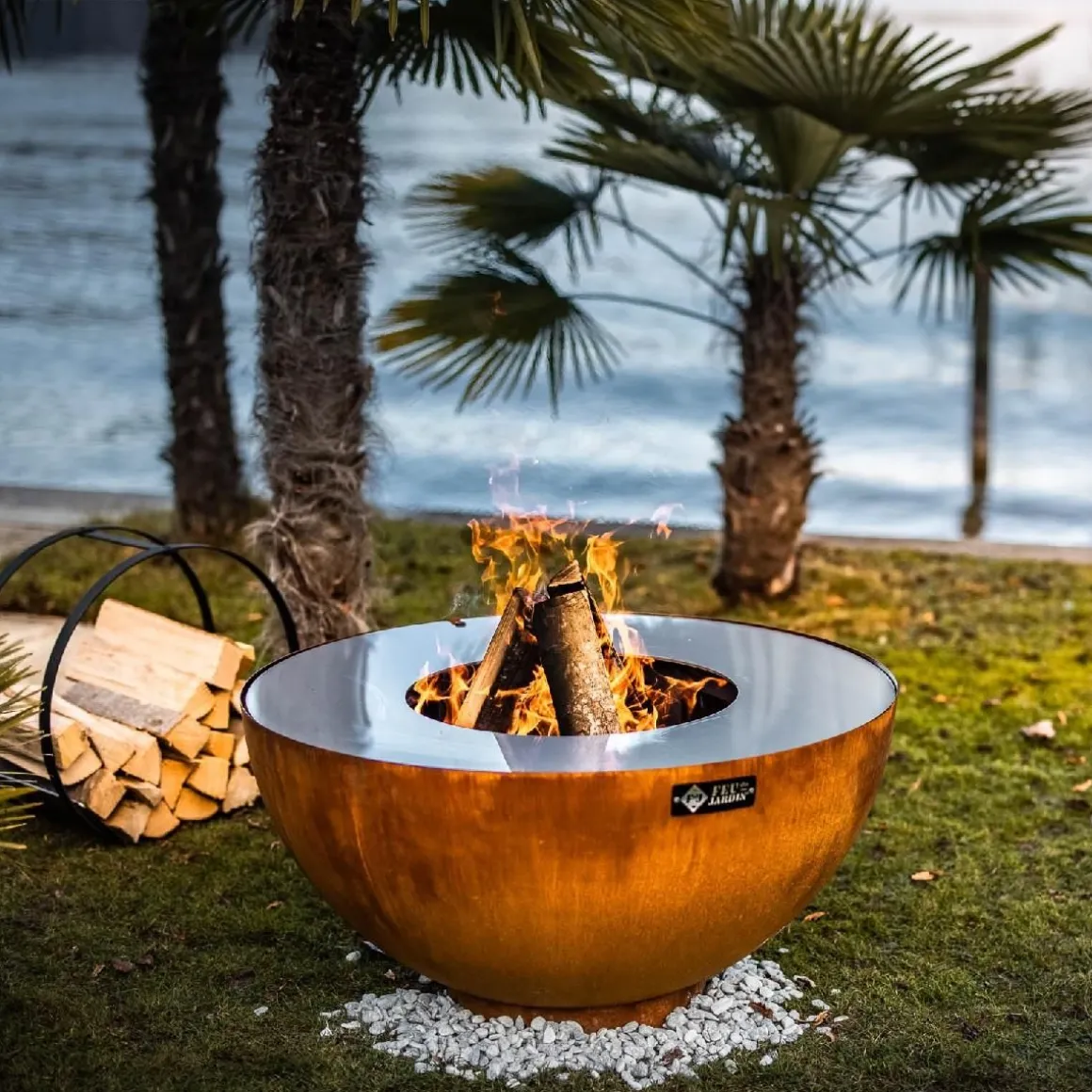 Brasero boule avec grille et plancha - métal oxydé - 100x100x50 cm