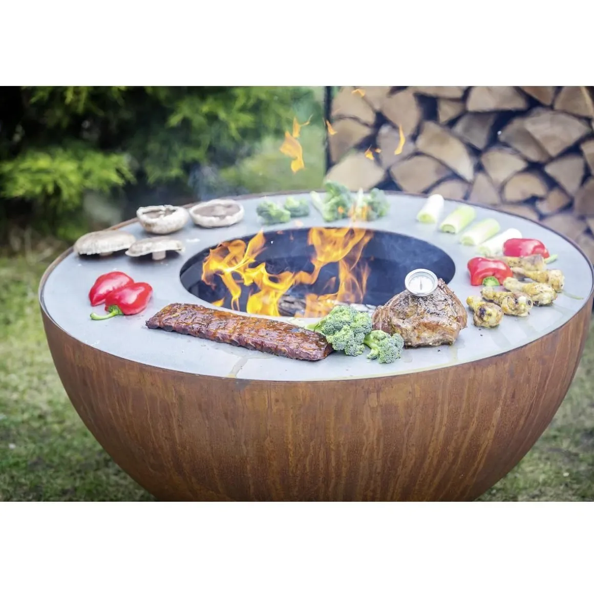 Brasero boule avec grille et plancha - métal oxydé - 100x100x50 cm