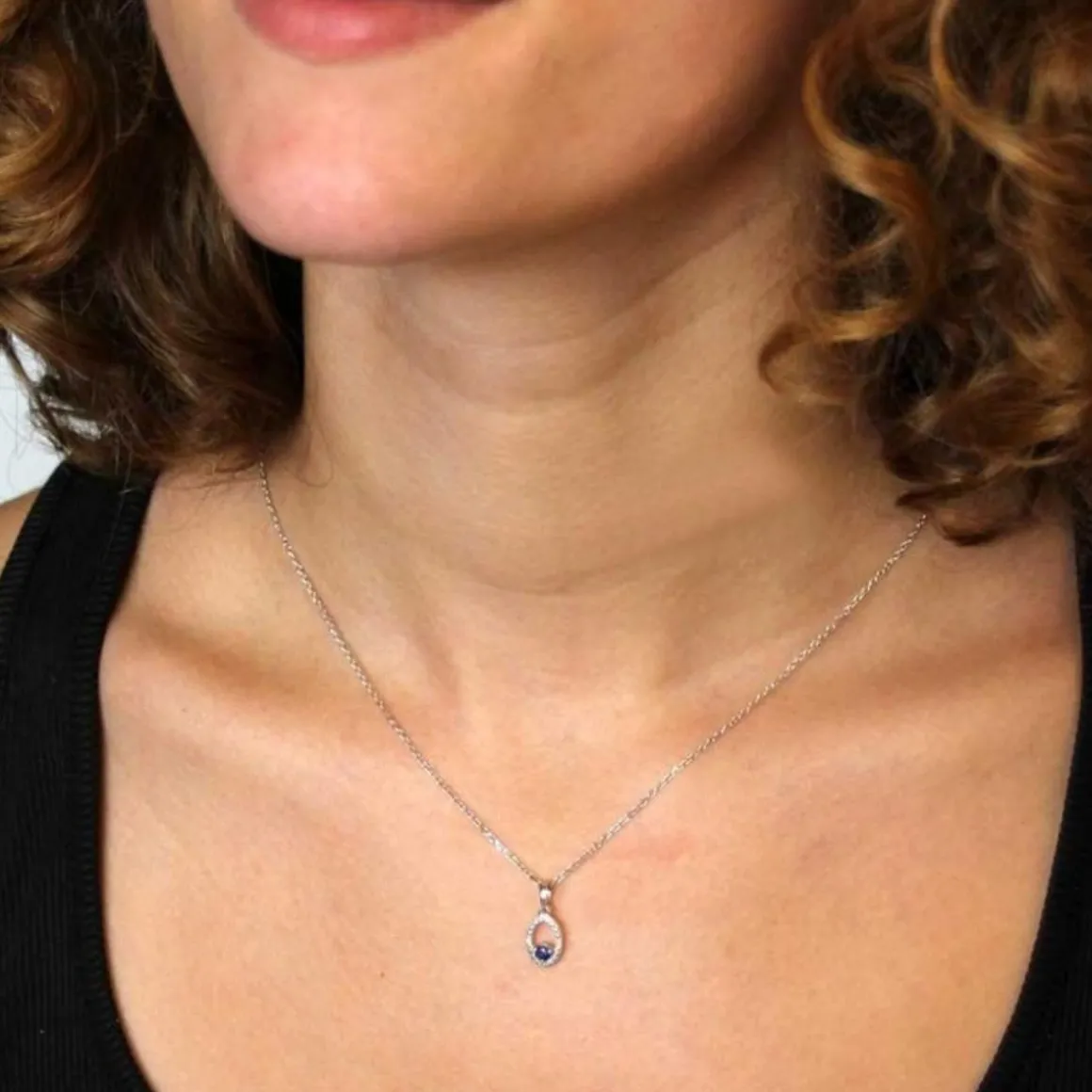 Collier - Pendentif Or Blanc Diamants et Saphir Bleu - Chaine Argentée - Femme