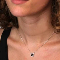 Collier Or Blanc Serti de Saphirs – Femme