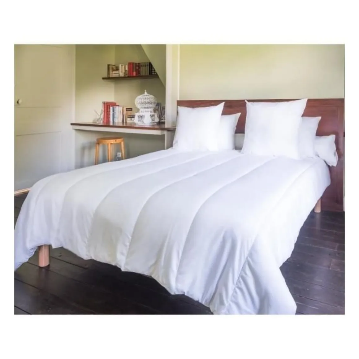 Couette Temperee Microfibre 220x240cm