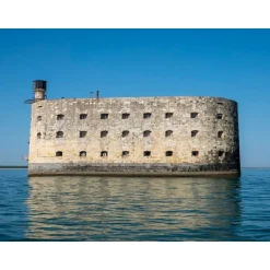 Croisière d'1h30 en catamaran pour 2 adultes et 2 enfants au fort Boyard - Coffret Cadeau Sport & Aventure