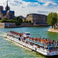 Découverte de Paris en famille : déjeuner croisière sur la Seine pour 2 adultes et 1 enfant - Coffret Cadeau Gastronomie
