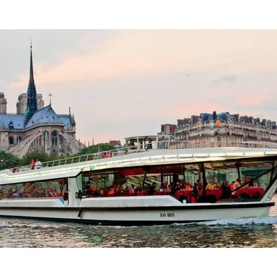 Découverte de Paris lors d'un dîner croisière Prestige sur la Seine pour 2 adultes et 2 enfants - Coffret Cadeau Gastronomie
