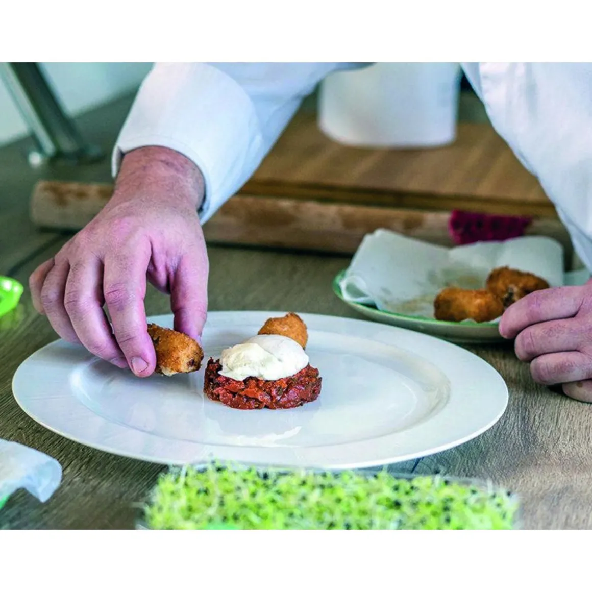 Expérience gastronomique à domicile avec menu pour 2 cuisiné et servi à table par un chef - Coffret Cadeau Gastronomie