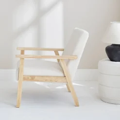 Fauteuil scandinave en bois et tissu bouclette. Isak. L 64 x P 69.5 x H 73cm