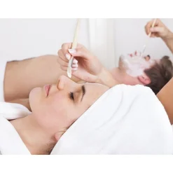 Fête des Mères et Fête des Pères : un dîner et une parenthèse détente pour 2 personnes - Coffret Cadeau Multi-thèmes