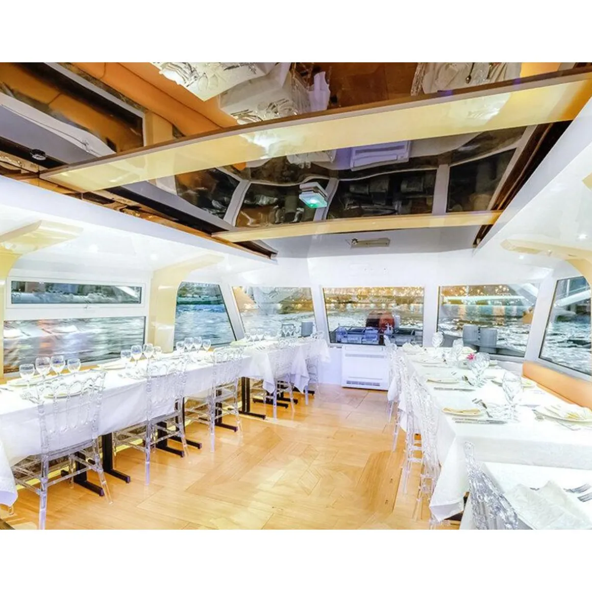 2h d'excursion sur la Seine avec dîner, pour 2 personnes - Coffret Cadeau Sport & Aventure