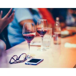 Initiation à l'œnologie et dégustation à domicile pour 6 personnes - Coffret Cadeau Gastronomie