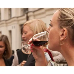 Initiation œnologique et dégustation de vins et délices à partager dans un grand hôtel parisien - Coffret Cadeau Gastronomie