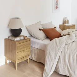 Lot de 2 tables de chevet décor bois. deux tiroirs