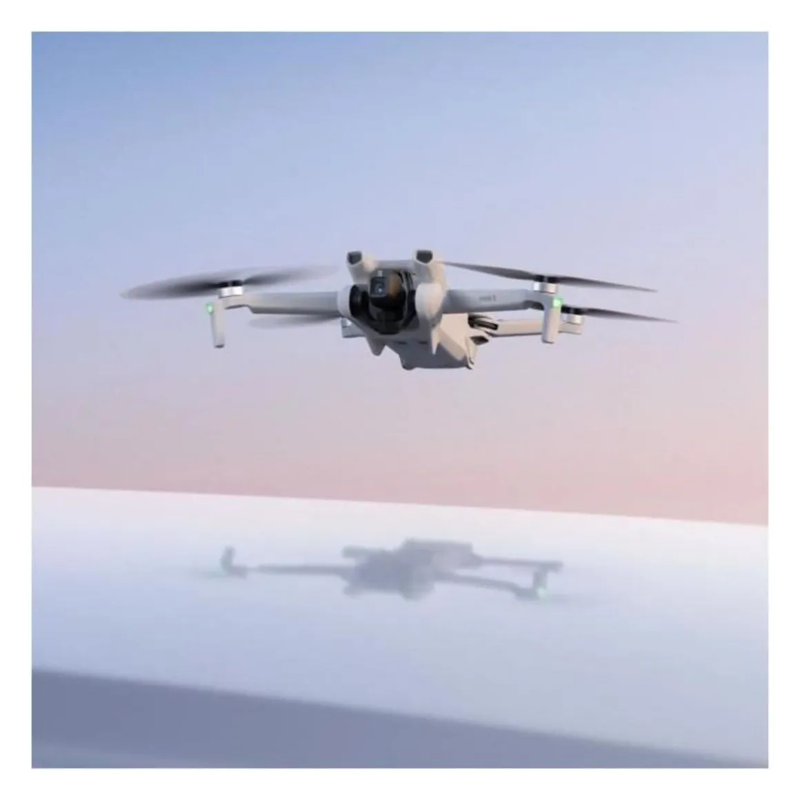 Mini drone caméra DJI Mini 3 (DJI RC) - léger et pliable avec vidéo 4K HDR, temps de vol de 38 minutes, Prise verticale r