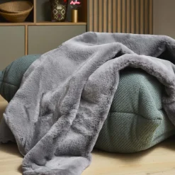 Plaid fausse fourrure 150x200 cm