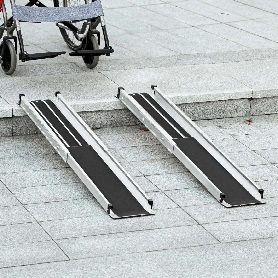 Rampe de fauteuil roulant telescopique rampe de chargement antidérapante avec bordures de sécurité max. 270 Kg alu. noir
