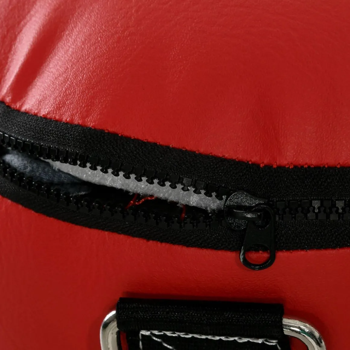 Sac de frappe à suspendre - kit de fixation, chaine 4 points, gants inclus - acier PVC EPE rouge noir