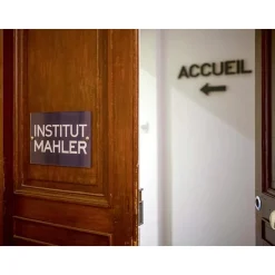 Soin du visage d'1h15 avec examen de peau en institut à Bordeaux - Coffret Cadeau Bien-être