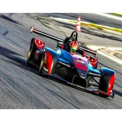 Stage de pilotage : 1 session au volant d'une Wolf Thunder avec visite d'écurie près d'Alès - Coffret Cadeau Sport & Aventure