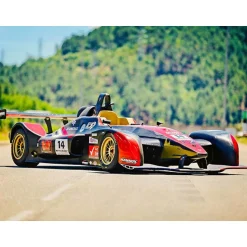 Stage de pilotage : 1 session au volant d'une Wolf Thunder avec visite d'écurie près d'Alès - Coffret Cadeau Sport & Aventure