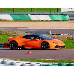 Stage de pilotage : 2 tours sur le circuit de Montlhéry en Lamborghini Huracán - Coffret Cadeau Sport & Aventure