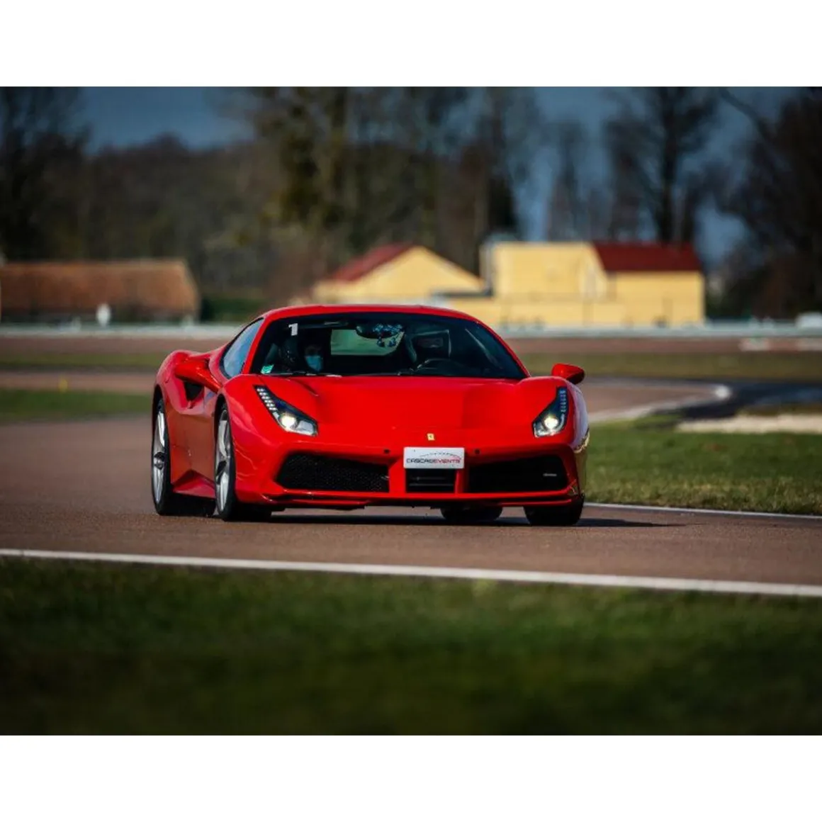 Stage de pilotage : 2 tours sur le circuit de Pouilly-en-Auxois en Ferrari F488 GTB - Coffret Cadeau Sport & Aventure