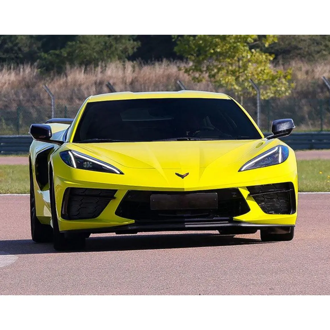 Stage de pilotage : 2 tours sur le circuit de Saint-Laurent-de-Mure en Corvette C8 - Coffret Cadeau Sport & Aventure