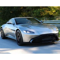 Stage de pilotage : 4 tours sur le circuit de Mirecourt en Aston Martin V8 Vantage - Coffret Cadeau Sport & Aventure