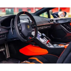 Stage de pilotage : 2 tours sur le circuit de Pont-l'Évêque en Lamborghini Huracán STO - Coffret Cadeau Sport & Aventure