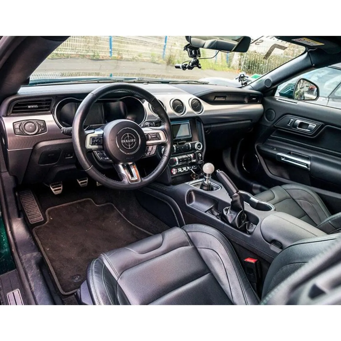 Stage de pilotage : 2 tours sur le circuit de Pouilly-en-Auxois en Ford Mustang Bullit - Coffret Cadeau Sport & Aventure