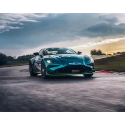 Stage de pilotage : 2 tours sur le circuit de Nogaro école en Aston Martin Vantage F1 Edition - Coffret Cadeau Sport & Aventure