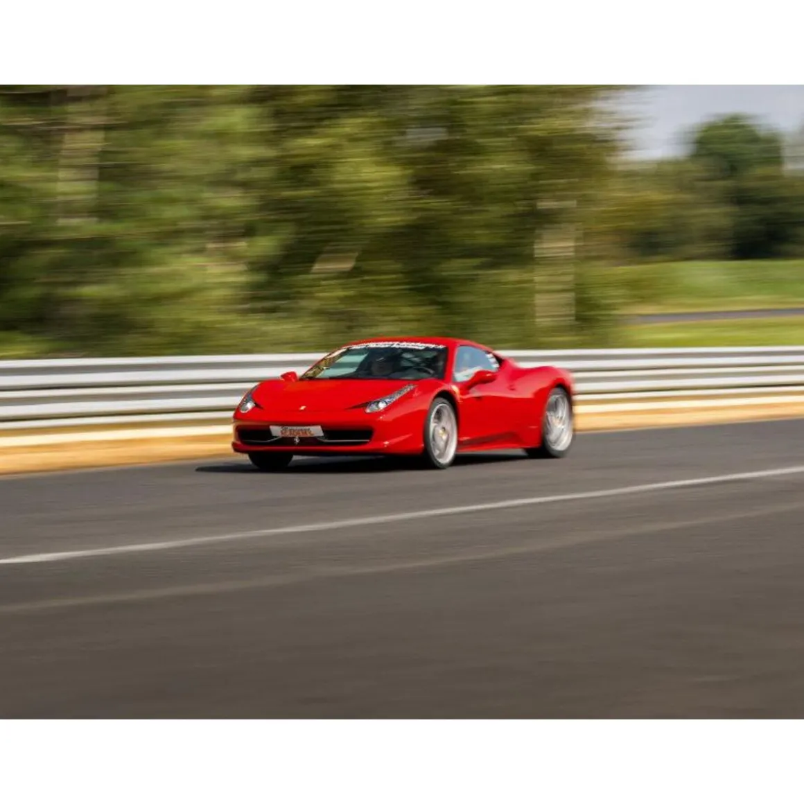 Stage de pilotage : 2 tours sur le circuit de Pouilly-en-Auxois en Ferrari F458 Italia - Coffret Cadeau Sport & Aventure