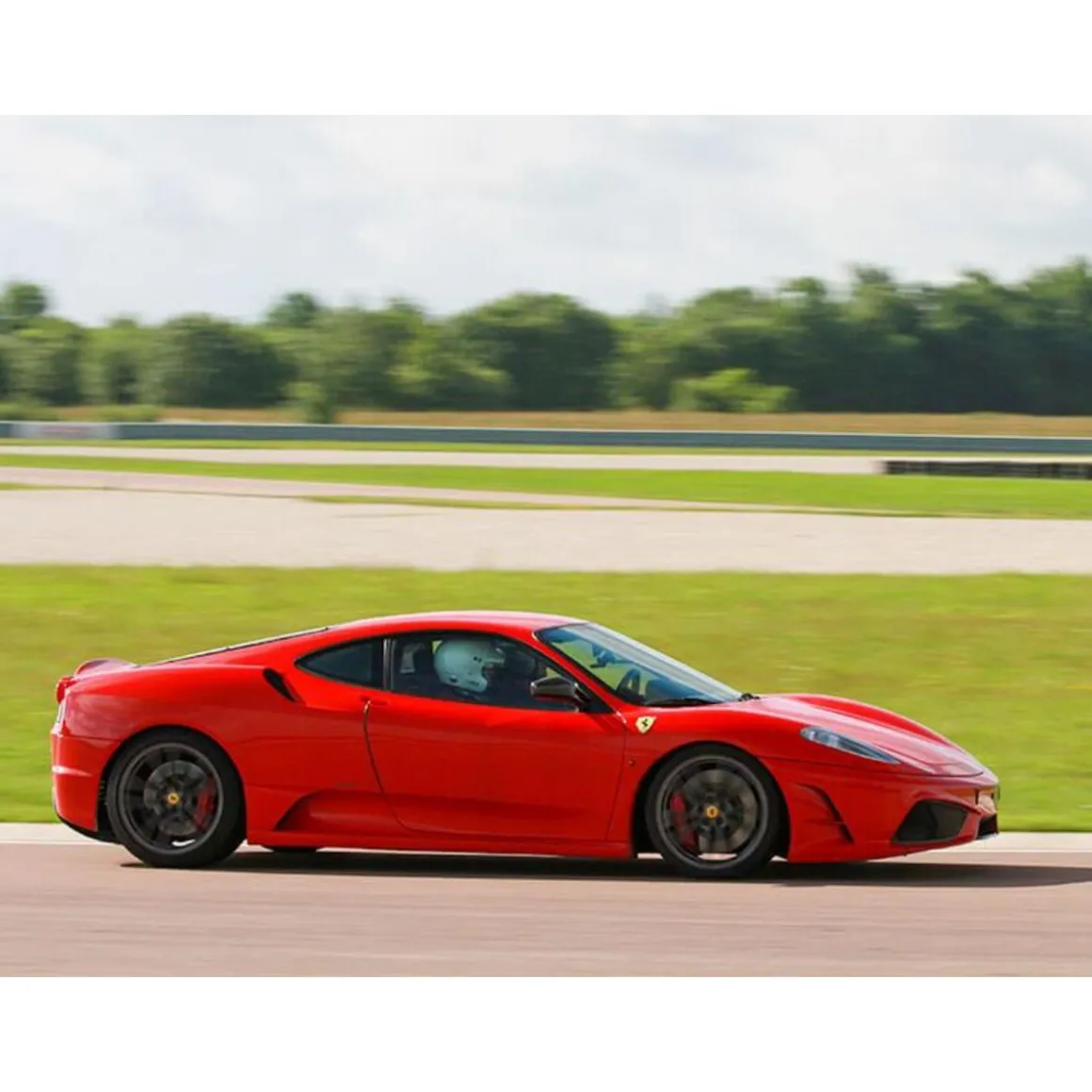 Stage de pilotage de 5 tours sur circuit aux commandes d'une Ferrari - Coffret Cadeau Sport & Aventure