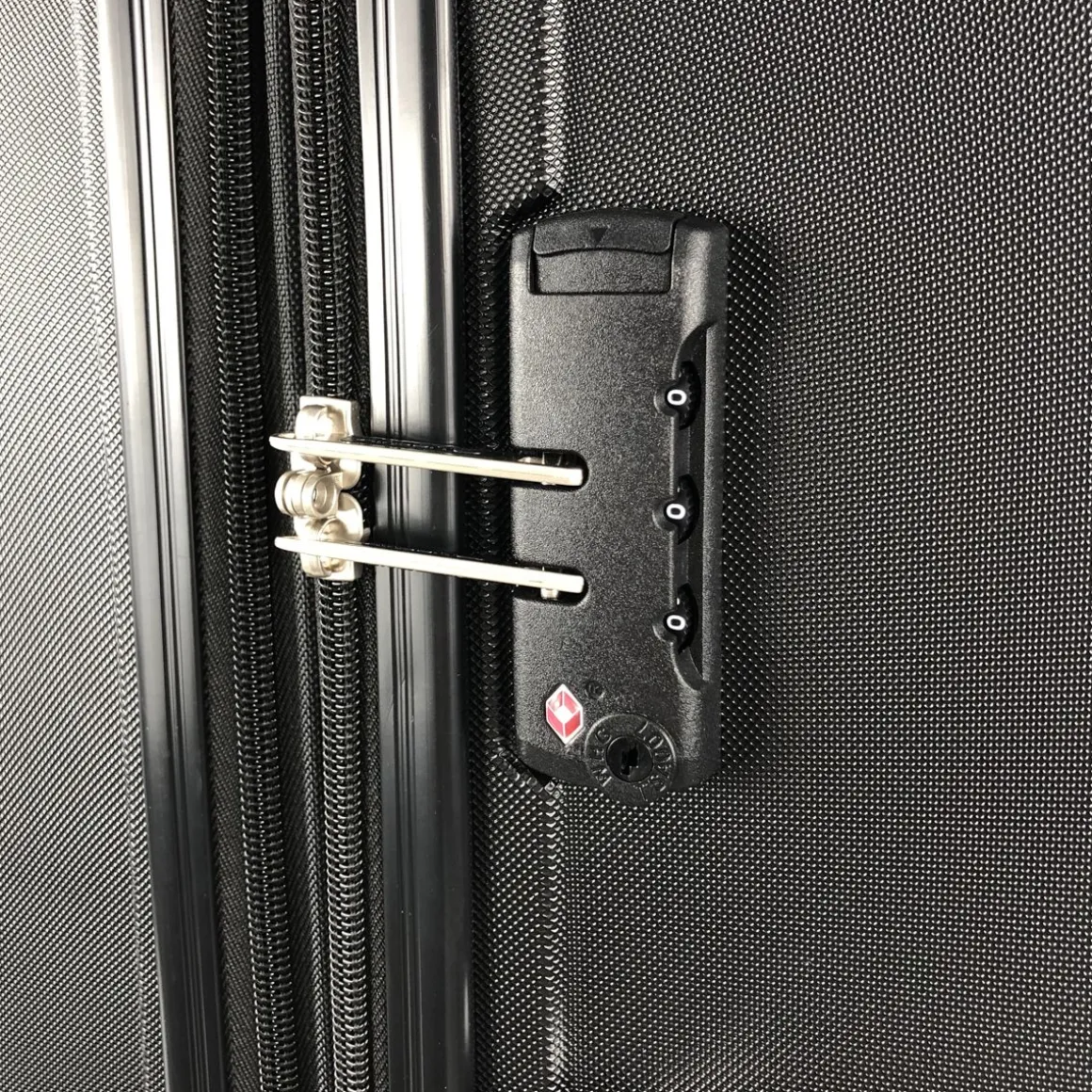 Valise rigide noire Equalizer 66x44x25cm