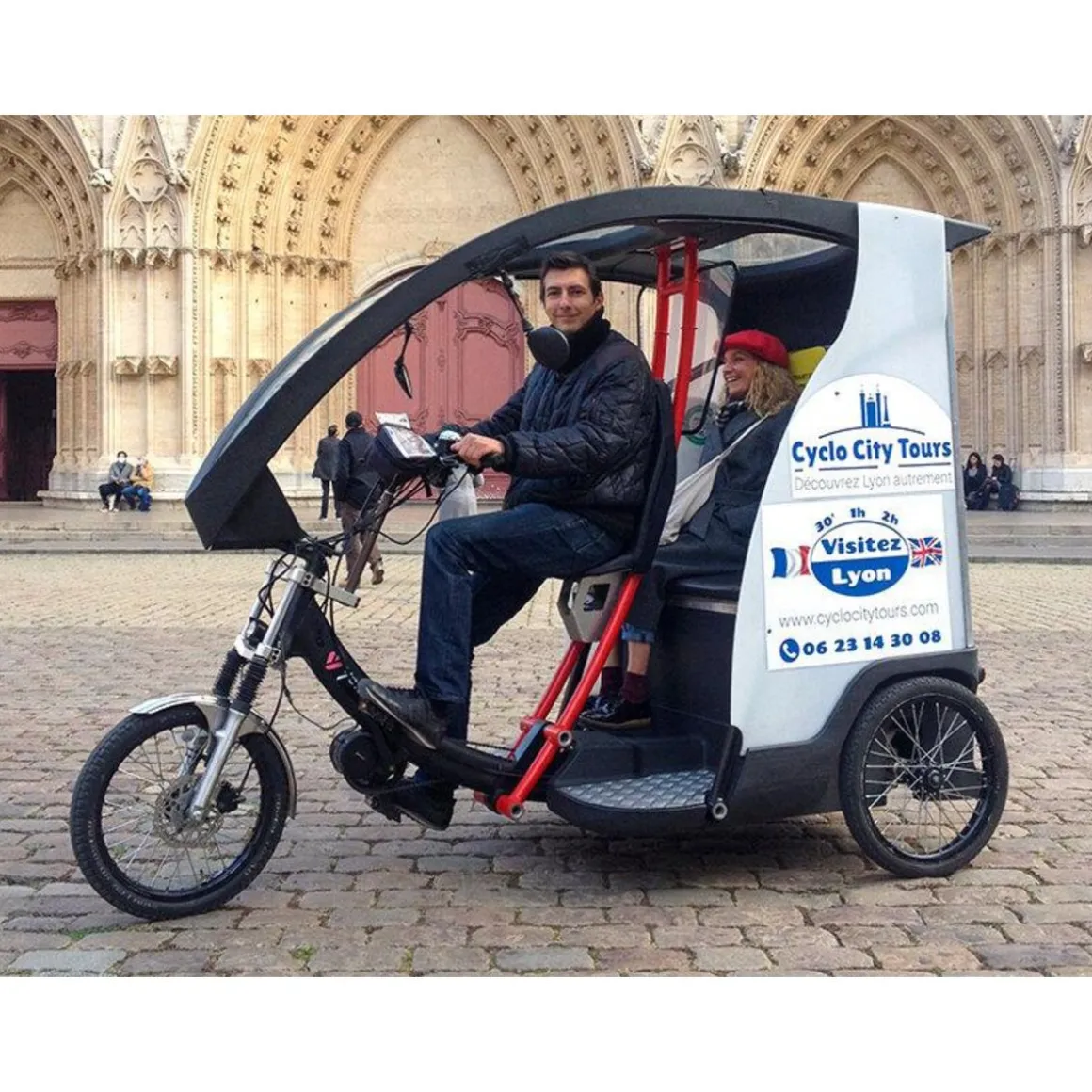 Visite guidée en cyclo des quartiers historiques de Lyon et du musée de Guignol en famille - Coffret Cadeau Sport & Aventure