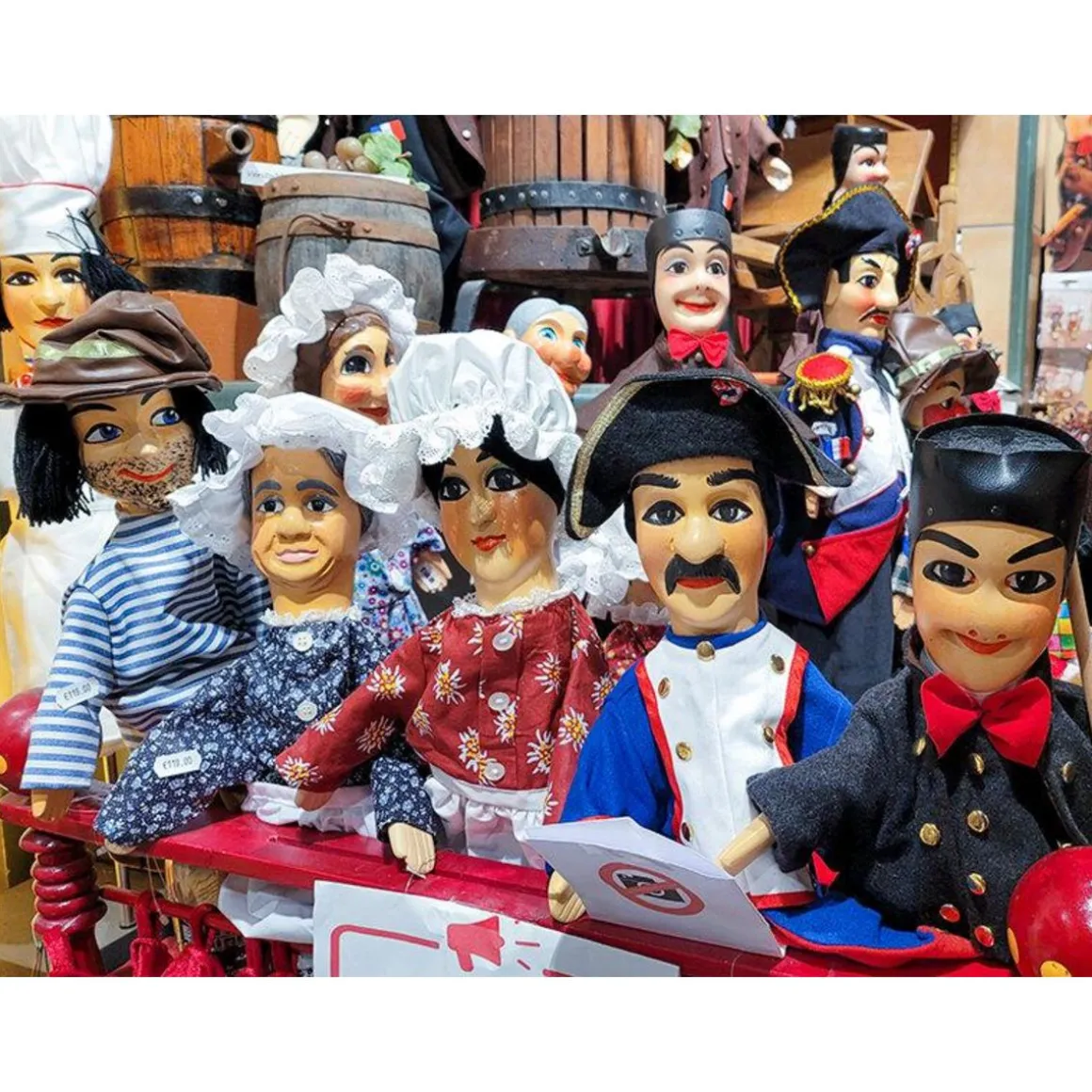 Visite guidée en cyclo des quartiers historiques de Lyon et du musée de Guignol en famille - Coffret Cadeau Sport & Aventure