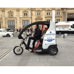 Visite guidée en cyclo des quartiers historiques de Lyon et du musée de Guignol en famille - Coffret Cadeau Sport & Aventure