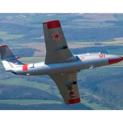 Vol de 20 minutes à bord d'un avion de chasse L-29 Delfin en Slovaquie - Coffret Cadeau Sport & Aventure