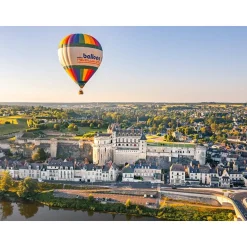 Vol en montgolfière pour 2 au-dessus de la vallée de la Loire avec visite d'une cave et dégustation de vin - Coffret Cadeau Sport & Aventure