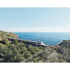 Voyage en Europe : Pass Interrail Global Continu 15 jours avec nuit en hôtel - Coffret Cadeau Multi-thèmes